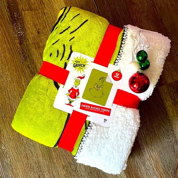 Grinch Sherpa Backed Throw Blanket - Picture 2 of 8